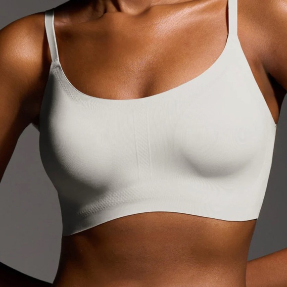 Seamless Eby Support Bra bundle (3 bras and 1 panty) - Picture 5 of 12